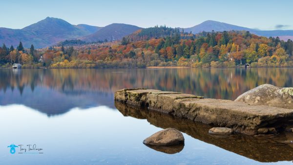 tony-tomlinson-photography-derwentwater-derwent-island-lake-mountains-landscape-lake-district-jetty-fells-trees-reflections-2000x1125