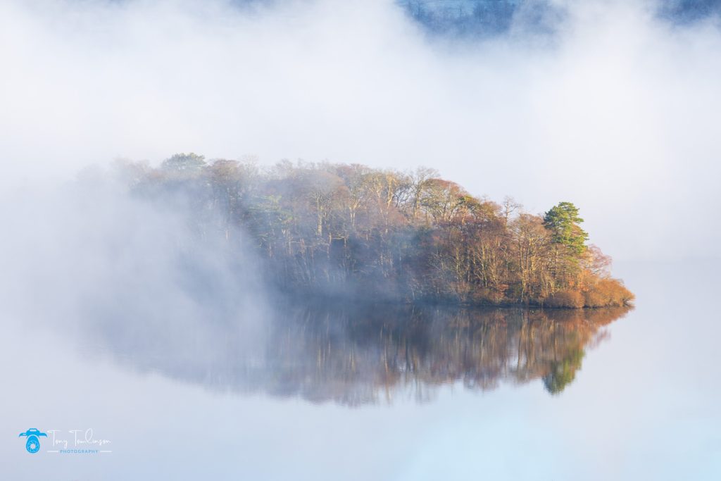 tony-tomlinson-photography-derwent-water-myrtle-bay-mist- reflections-landscape- lake-district- sunrise