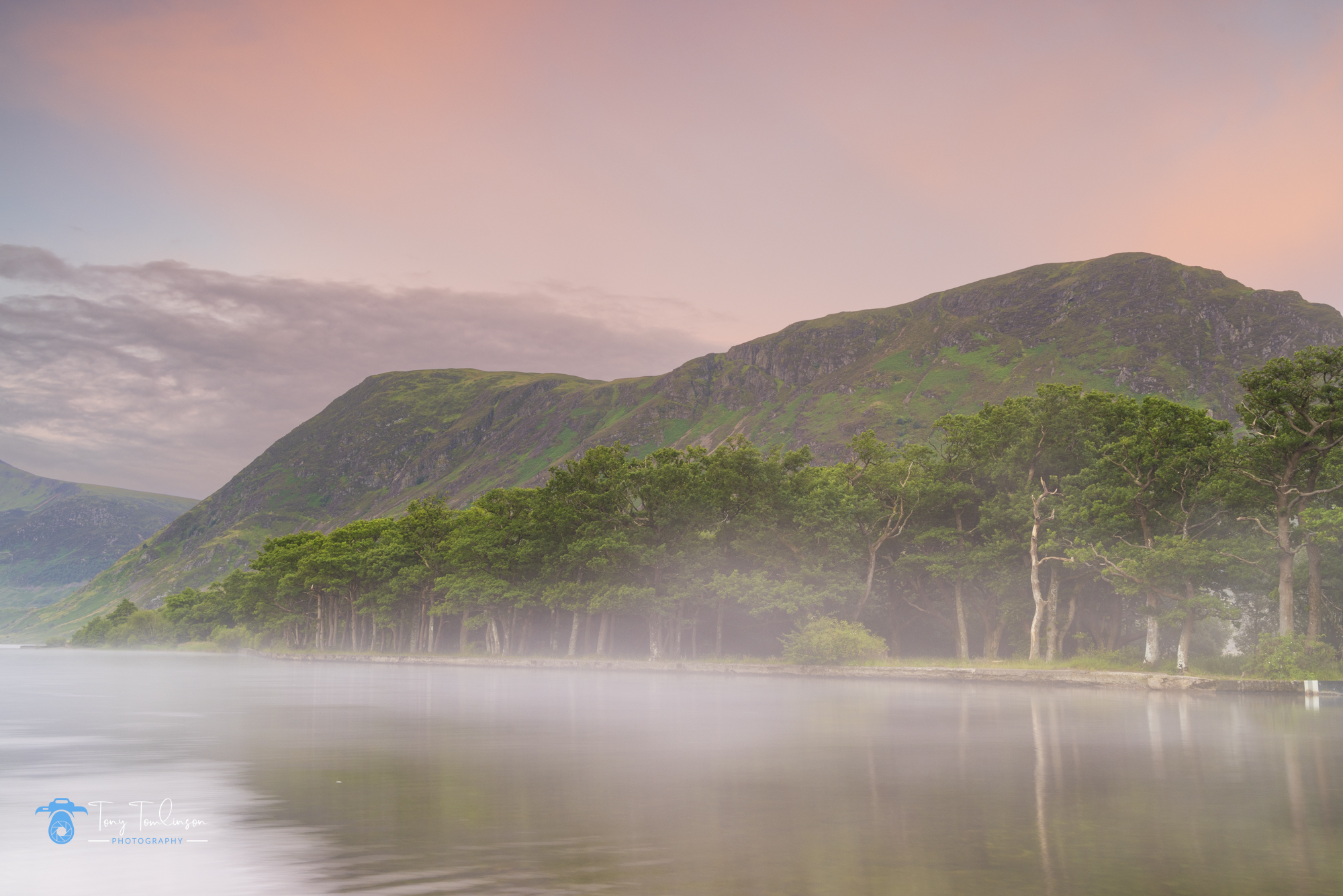 tony-tomlinson-photography-Crummock-Water-Mellbreak-Fell-Mists-sunrise-Lake-District