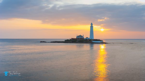 16 x 9. St Mary's Lighthouse, Northumberland, Seascape, Summer, sunrise